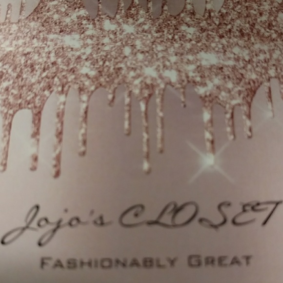 Meet your Posher, Jo🌸 - Picture 3 of 3